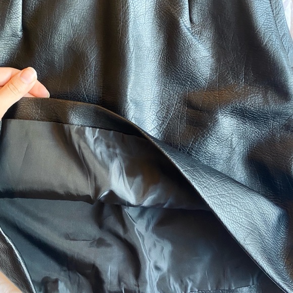 H&M faux leather skirt - Picture 4 of 4